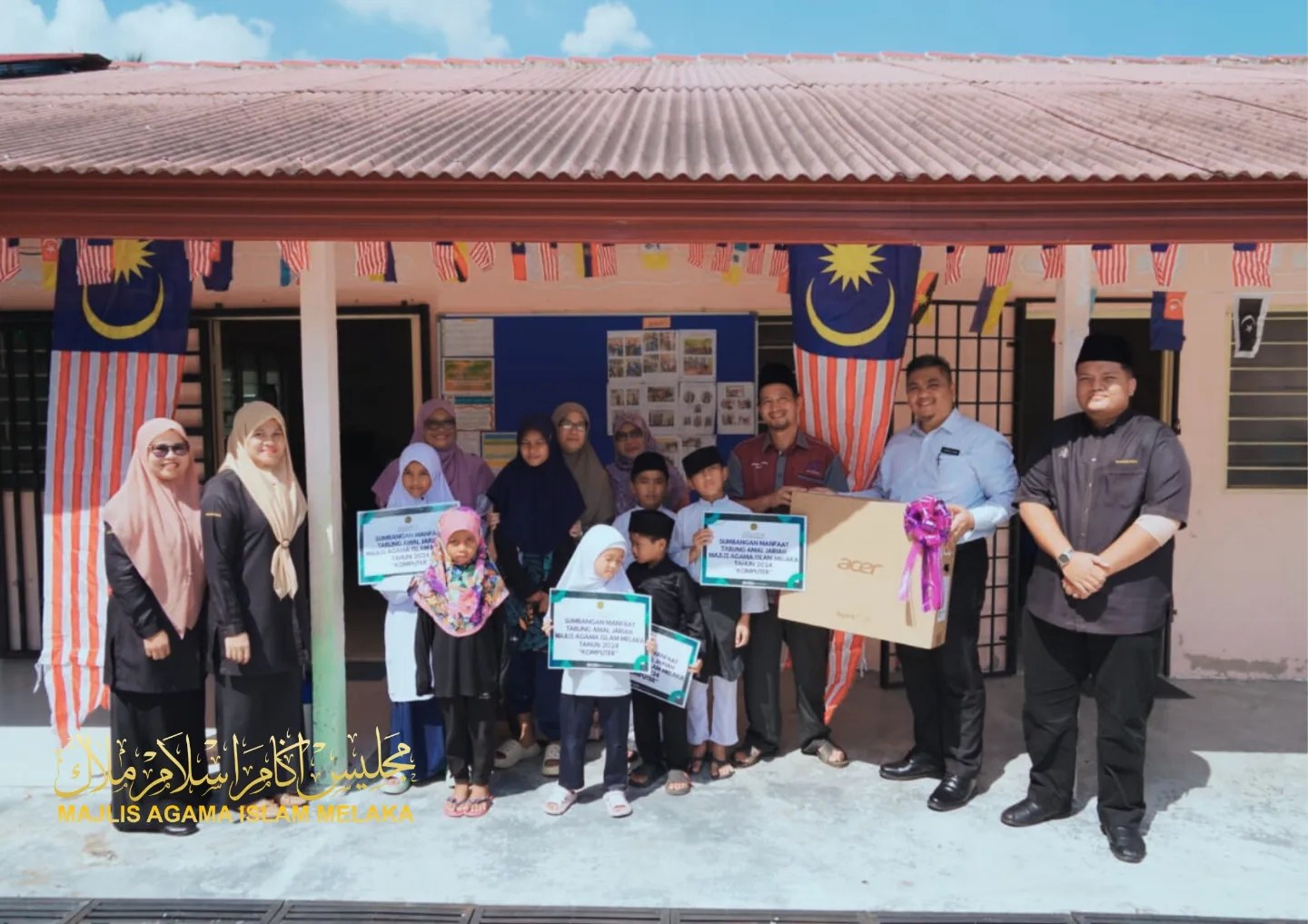 Sumbangan di Sekolah Rendah Agama JAIM (SRA) Kampung Orang Asli Bukit Payung di DUN Taboh Naning